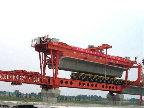 提梁機(jī)操作前和操作時有哪些事項(xiàng)需要做